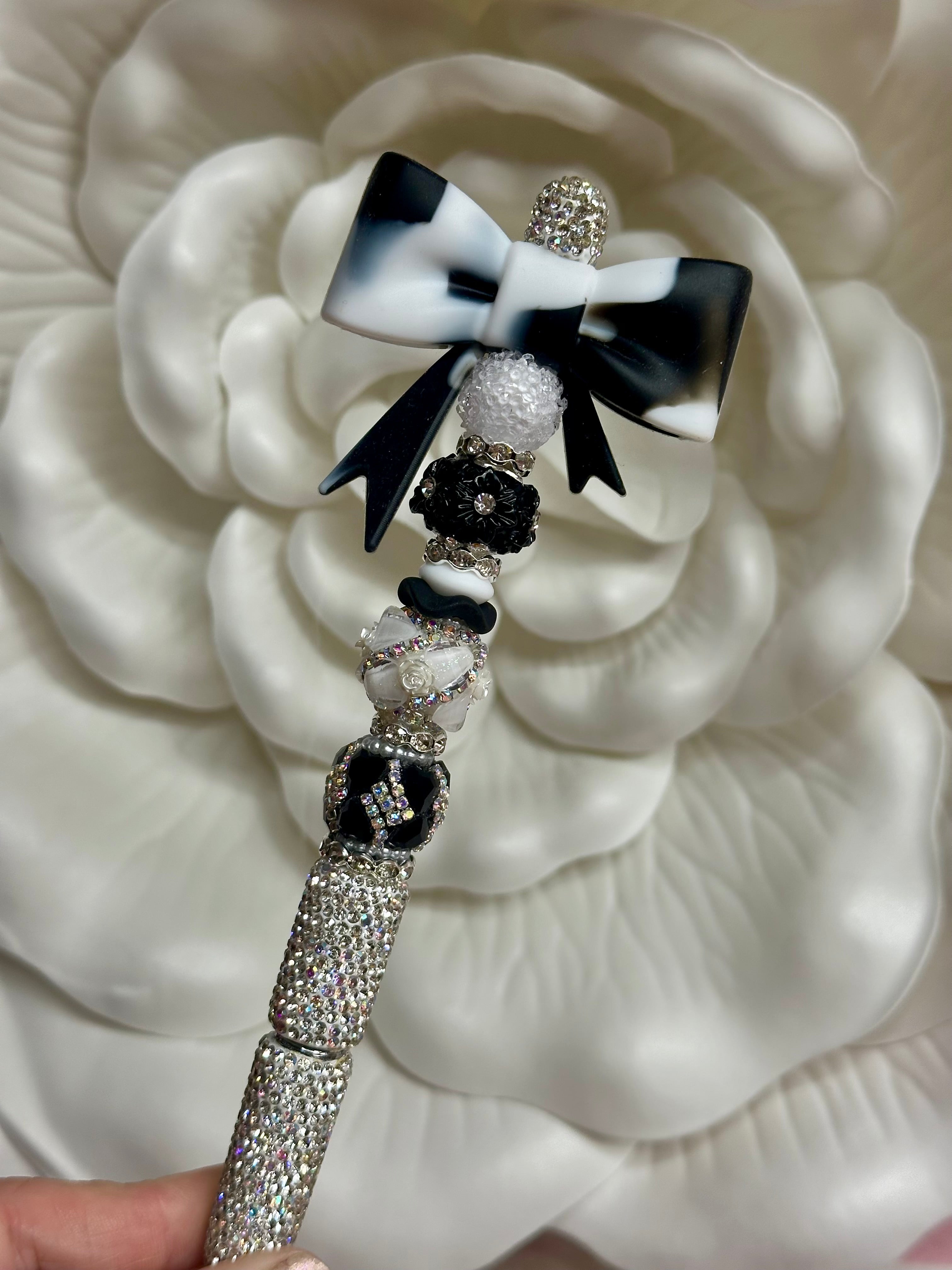 Black & White Silicone Bow Fancy Pen